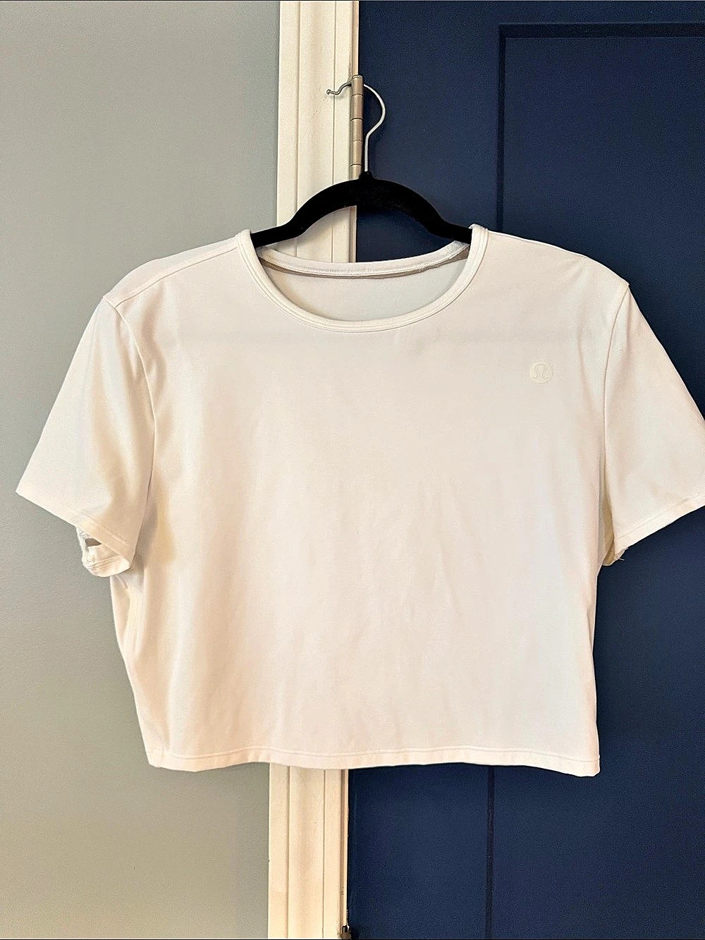 Lululemon Tee Cropped Short Sleeve in White large xl 10 12